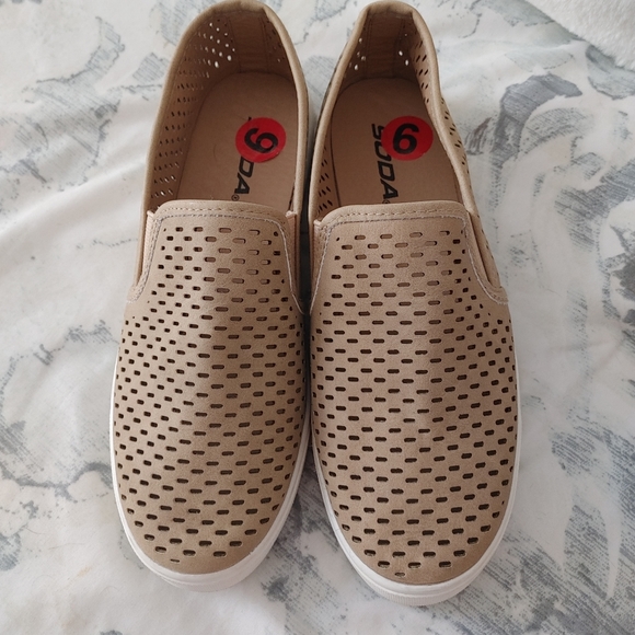 Casual Shoes - Brand New - Picture 1 of 3